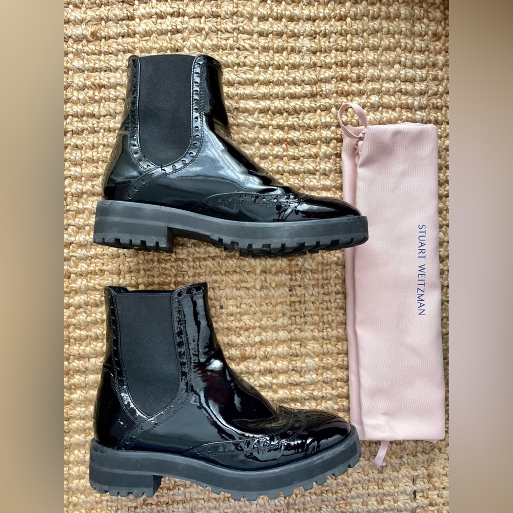 EXCELLENT CONDITION! Stuart Weitzman
Lodge Brogue Chelsea Booties